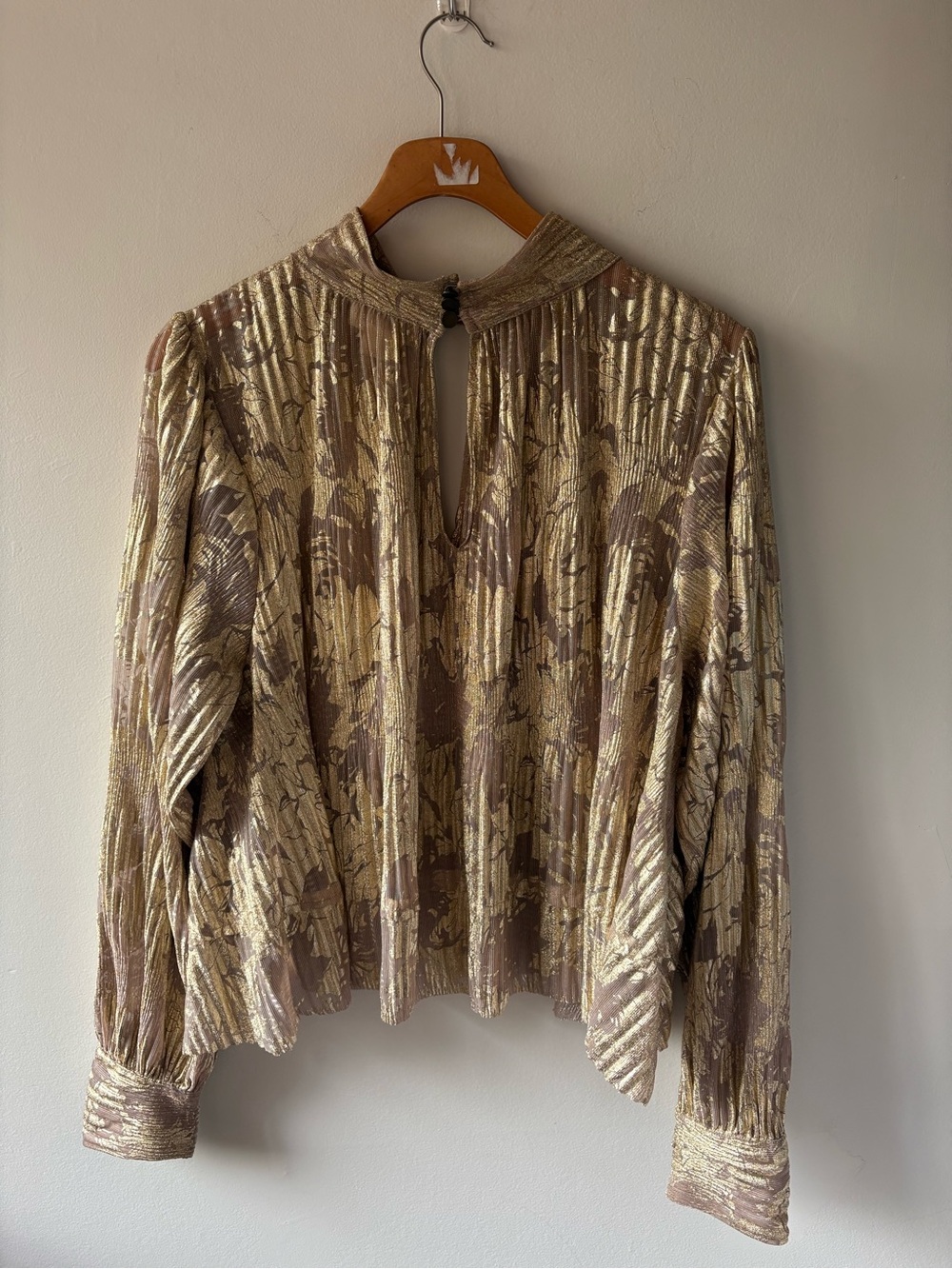 Anthropologie Maeve Metallic Plissé Gold Floral Mock Neck Blouse Size L - Picture 3 of 3
